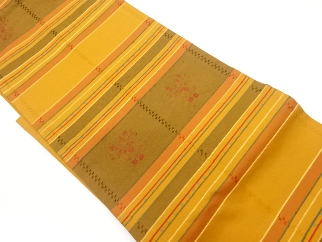 横段に花唐草模様織出し名古屋帯